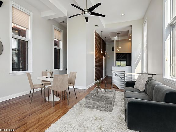 4th image of 1019 N Marshfield Ave #3