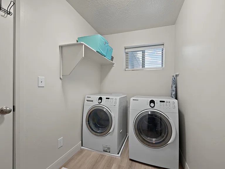 768 N Old Fort Dr — Photo 3