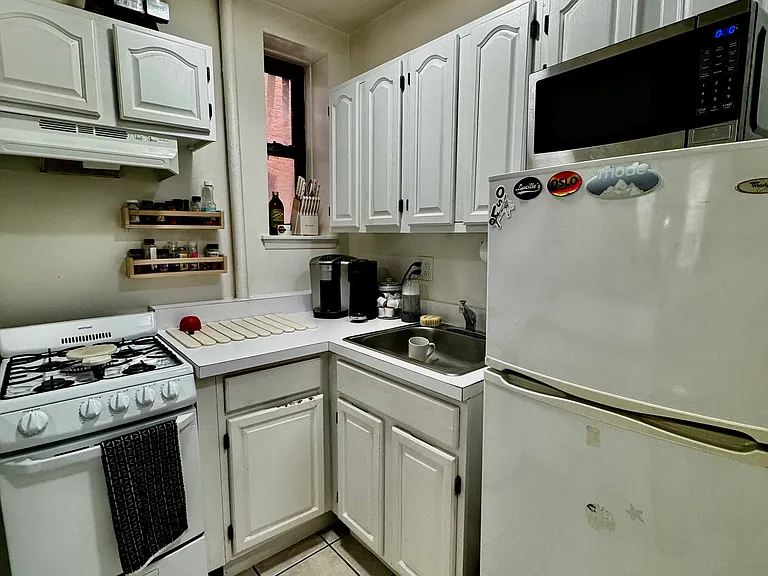 435 E 75th St #7 — Photo 23