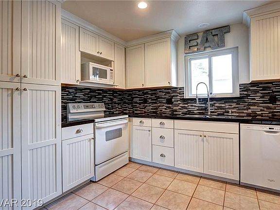 5th image of 161 Greenbriar Townhouse Way