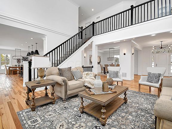 5th image of 3878 Rushmore Dr