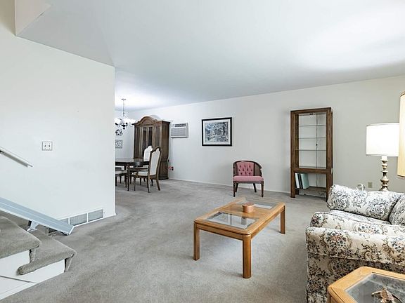 5th image of 385 Todhunter Rd