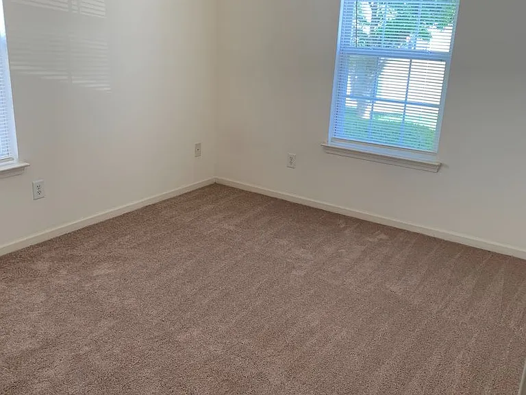 144 Springwood Ln — Photo 17