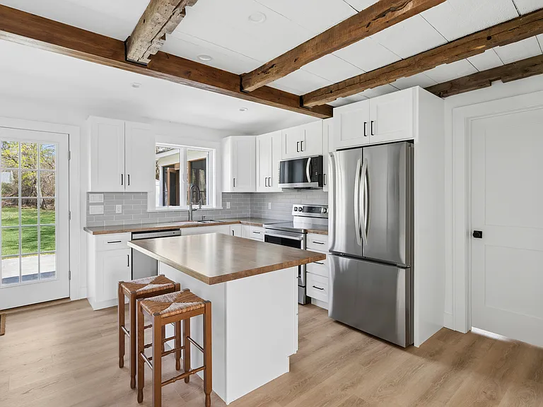 5075 Main Rd — Photo 5