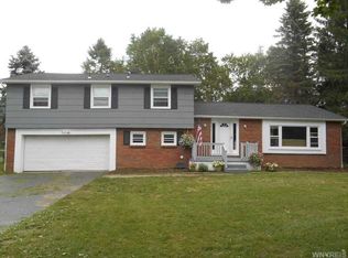 601 Girdle Rd, East Aurora, NY 14052