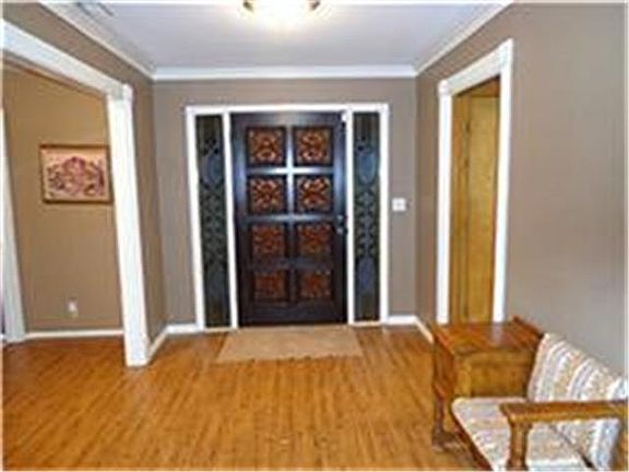 3rd image of 32 Robinhood Dr