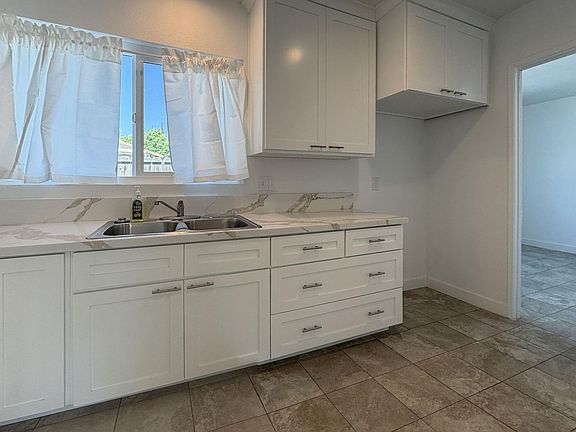 4th image of 228 Janan Ct