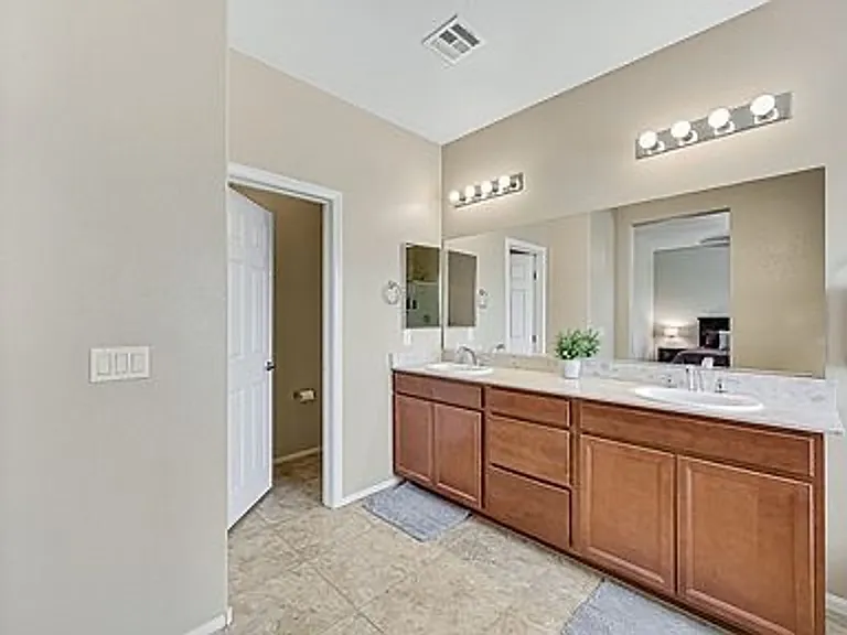 9122 Island Wolf Ave — Photo 18