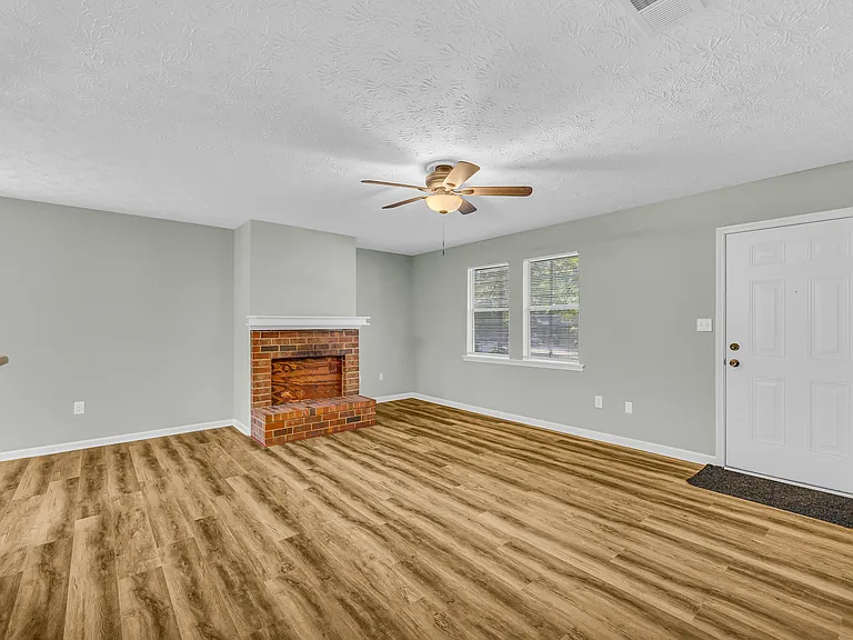117 Blackmor Ct — Photo 6