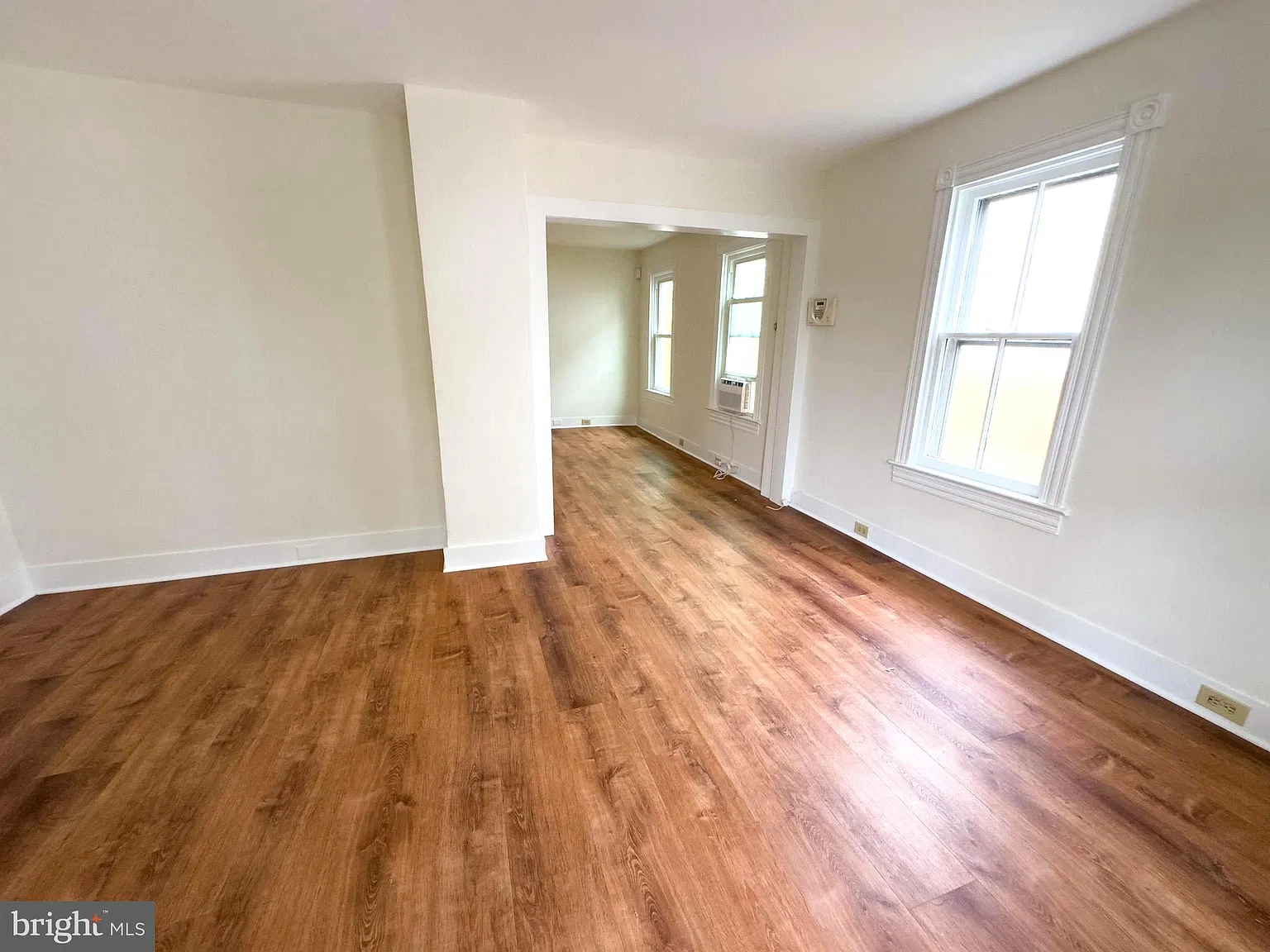 3 bed, 1.5 bath, 1152 sqft, $2,000 — Photo 4