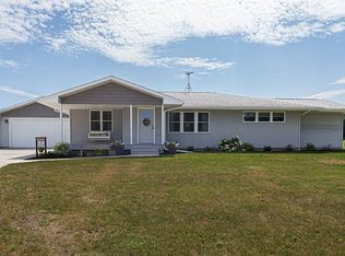 17690 Hickory Hills Rd, Sterling, IL 61081