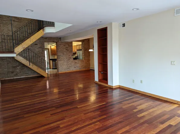 158 1st St, Troy, NY 12180
