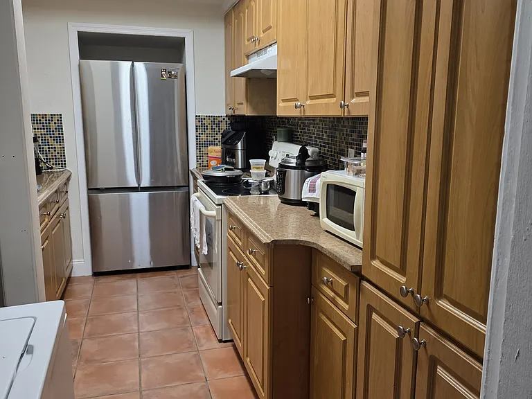 2105 SW 61st Ave — Photo 4
