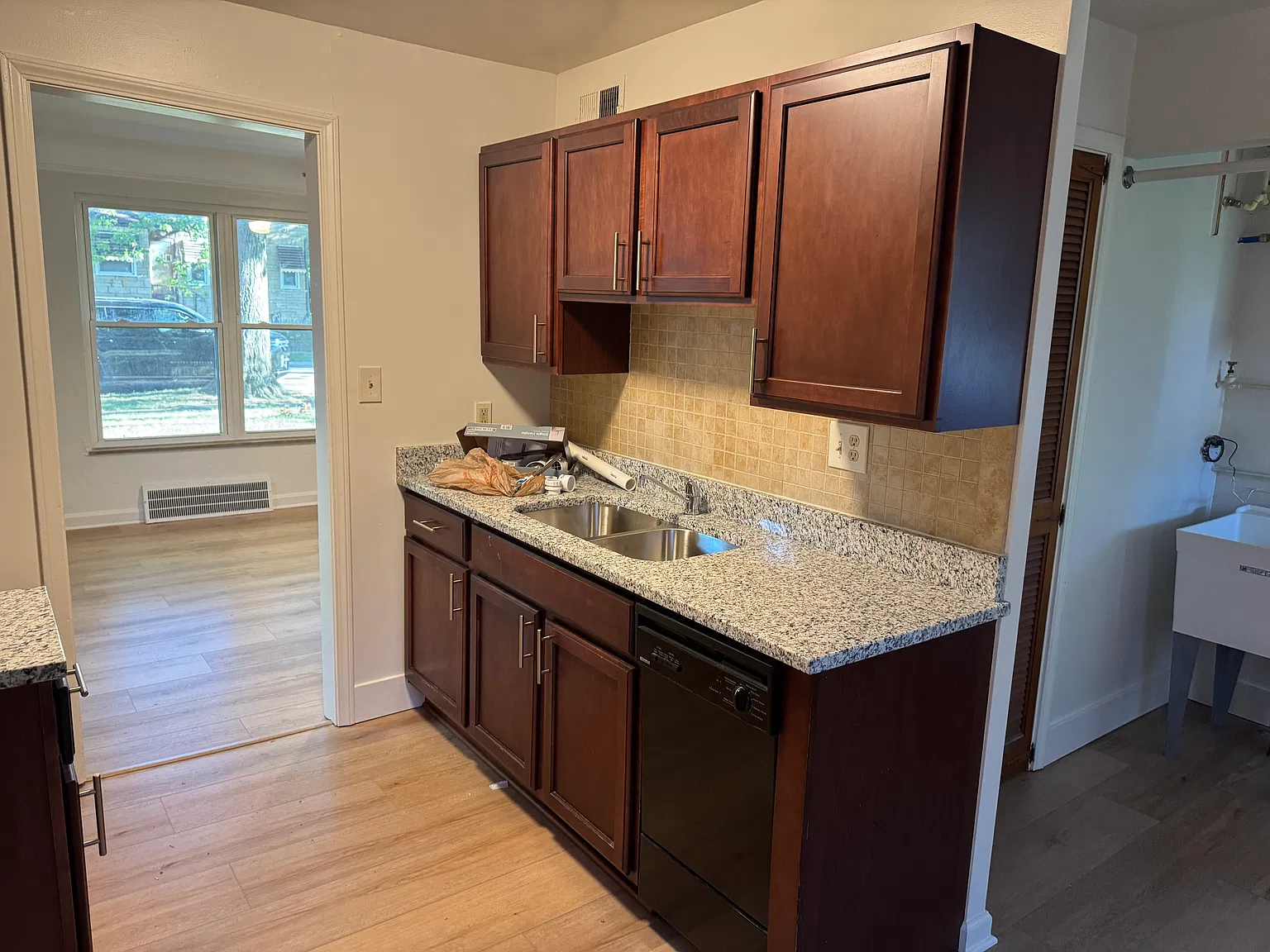 4 bed, 1287 sqft, $1,600 — Photo 3