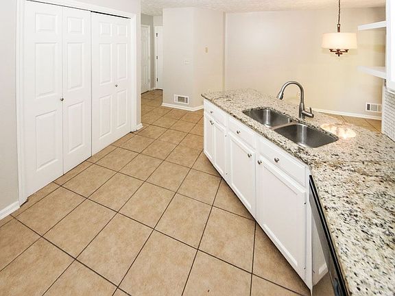 4th image of 2710 Trotters Pointe Dr