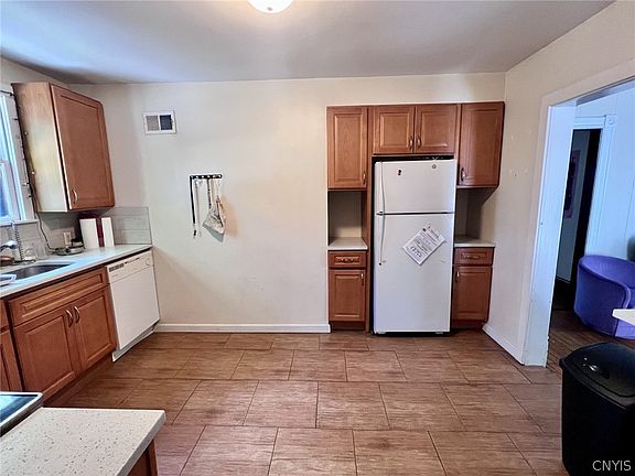 4th image of 149 Tompkins St