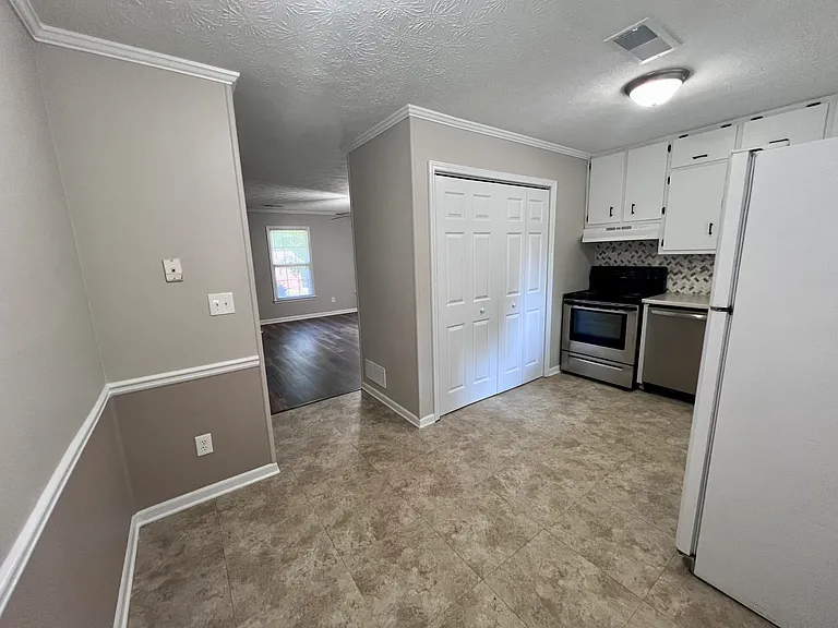 4862 Valley Dale Dr SW — Photo 5