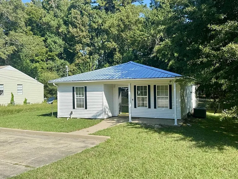 315 Pleasant Rd — Photo 1