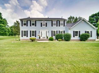 16785 Victoria Dr, Chagrin Falls, OH 44023