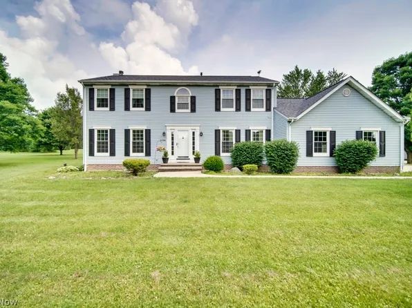 16785 Victoria Dr, Chagrin Falls, OH 44023