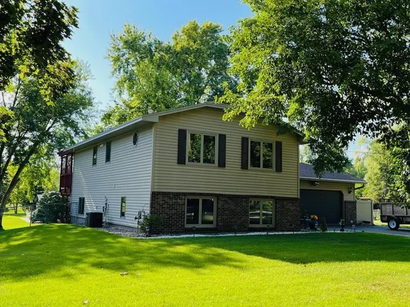 7633 Riverdale Dr N, Brooklyn Park, MN 55444