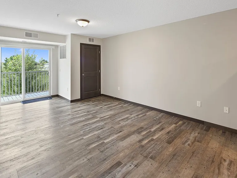 Jackson Hills Apartments — Photo 6