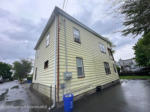 3rd image of 1013 Grant Ct