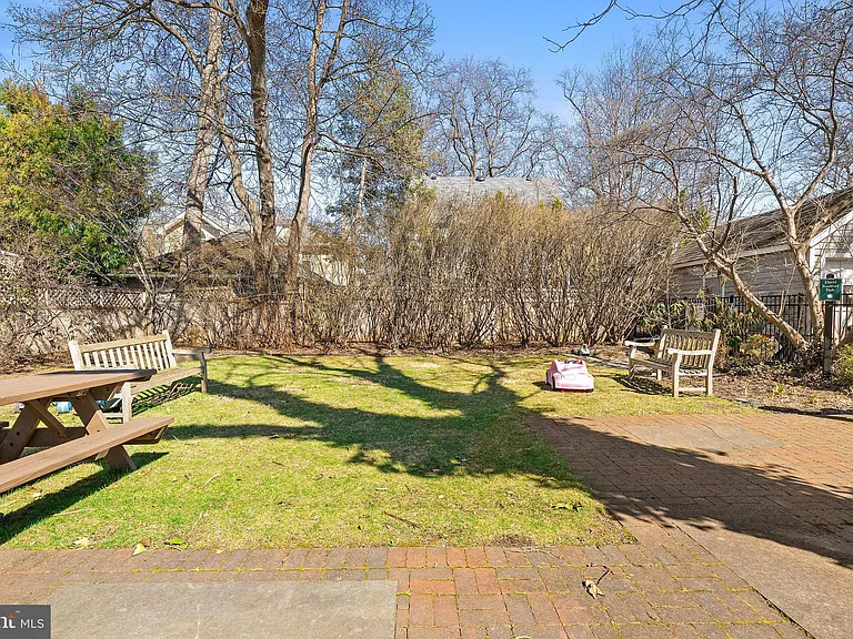 69 Pine St #1 — Photo 10
