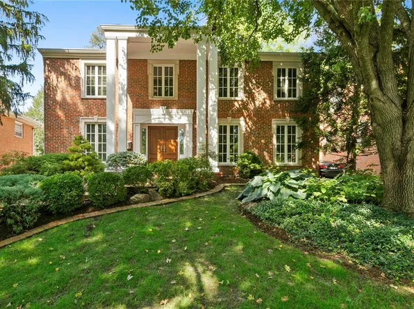 8045 Daytona Dr, Saint Louis, MO 63105