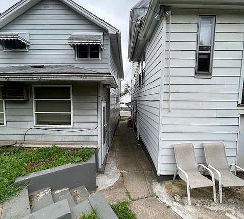 4th image of 1059 Carmalt St