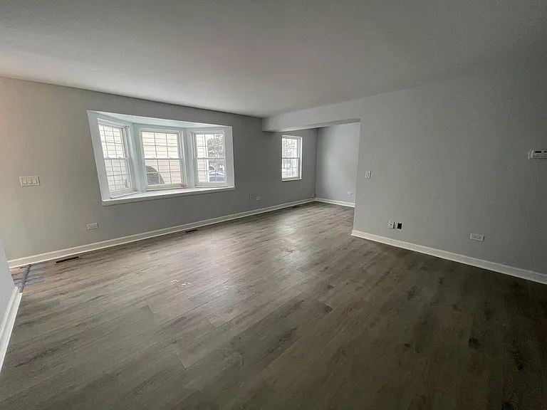 445 N Cambridge Dr — Photo 2
