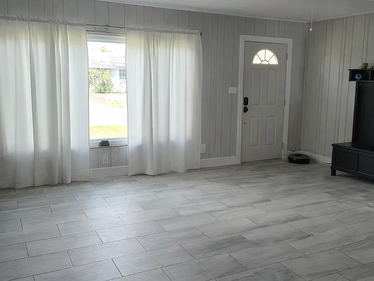 1517 Watrous Dr — Photo 9