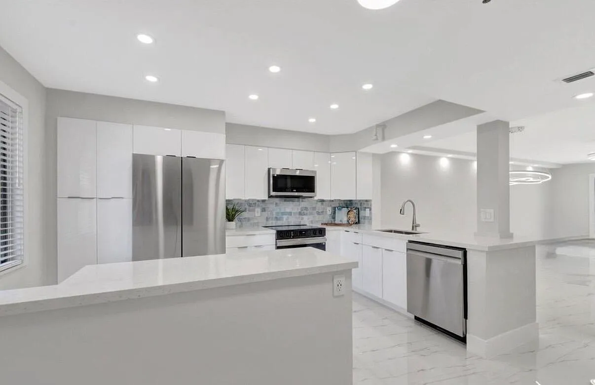2 bed, 2.0 bath, 1230 sqft, $2,475 — Photo 2