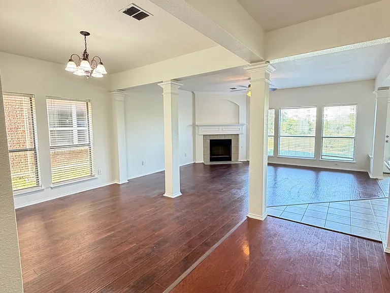 9004 Brook Hill Ln — Photo 2