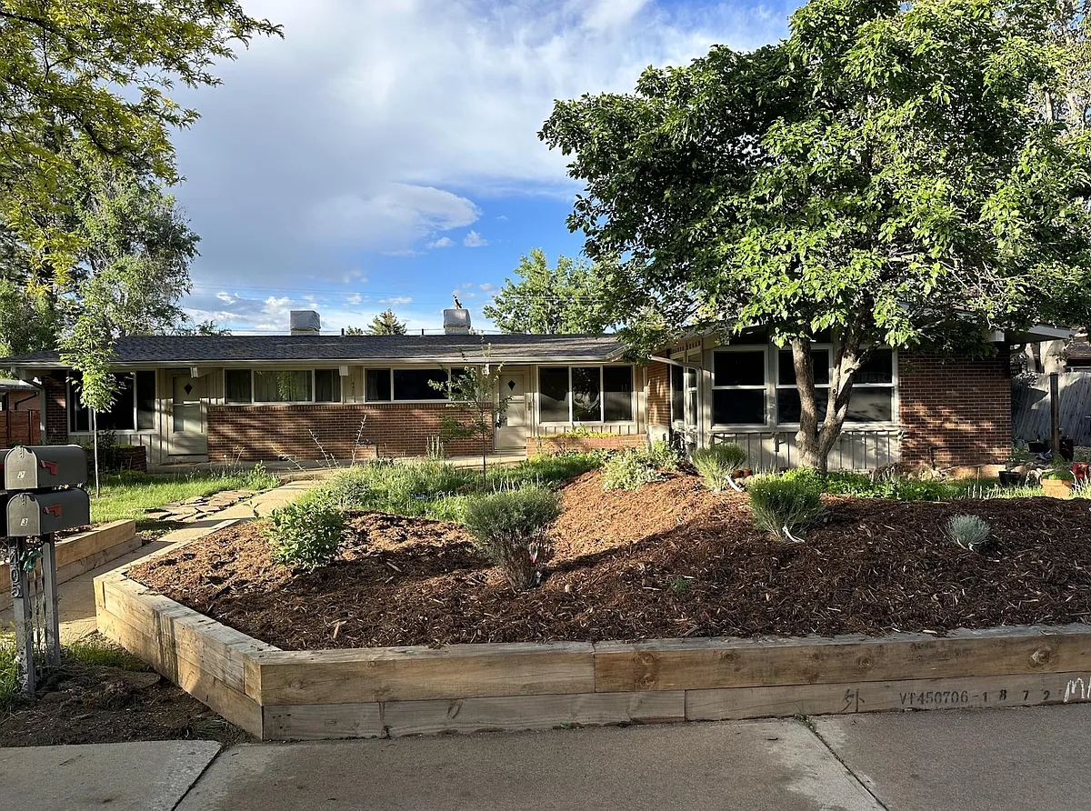 Building Photo - 4405 Comanche Dr #2