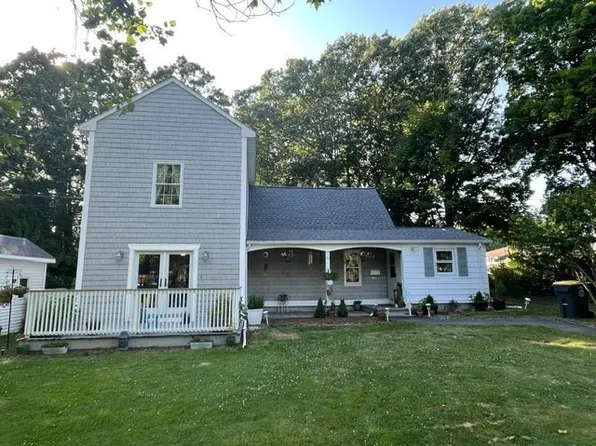 37 Henri St, Somerset, MA 02726