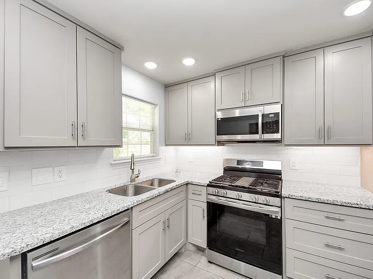 5003 Enyart St — Photo 16
