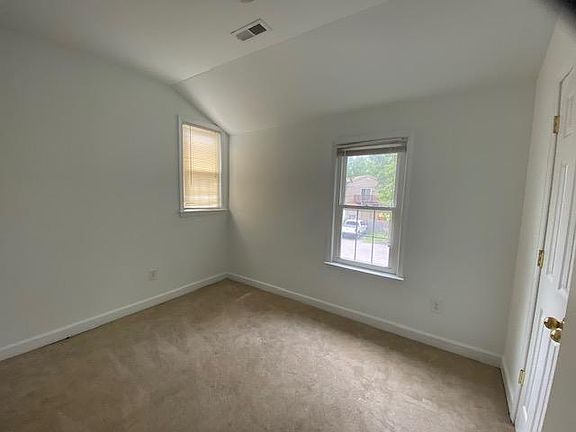 4th image of 1139 E Leicester Ave #B