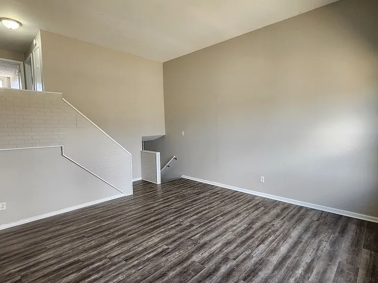 119 E Laughead Ave — Photo 4