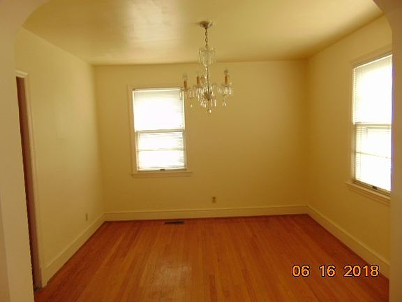 5th image of 614 Madison St