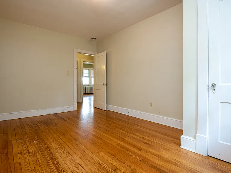 931 N Edgewood St — Photo 14