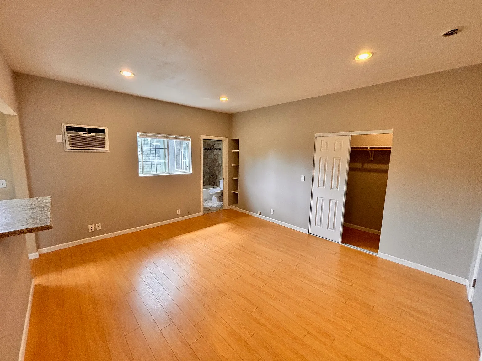 Studio, 350 sqft, $1,695 — Photo 3