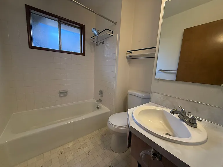 11820 SW Belmont Ter — Photo 17