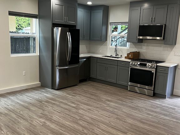 4th image of 1031 Ocean Park Blvd #5