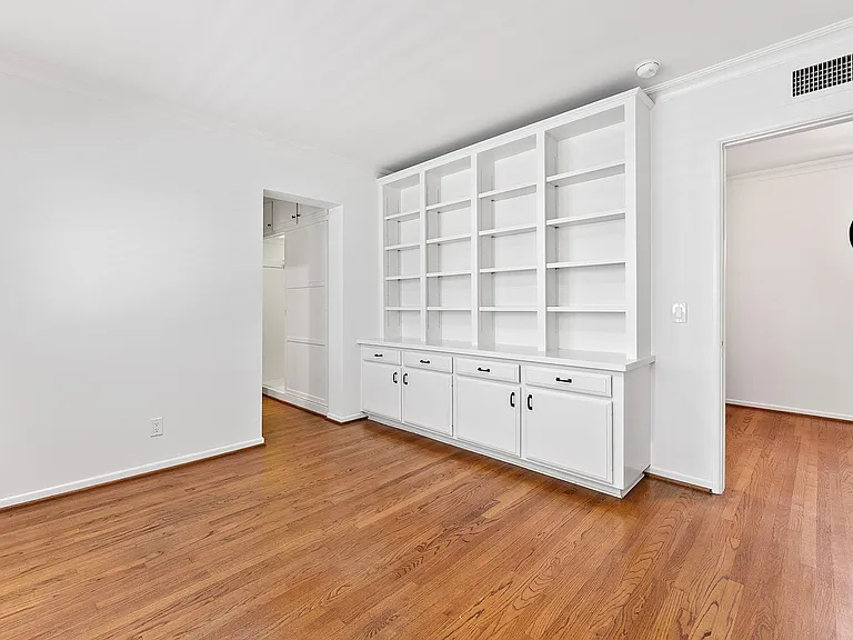 11053 Strathmore Dr — Photo 40