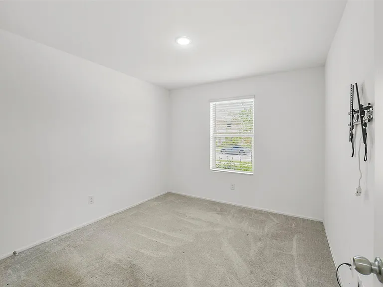 1504 Twilight Green Dr — Photo 8