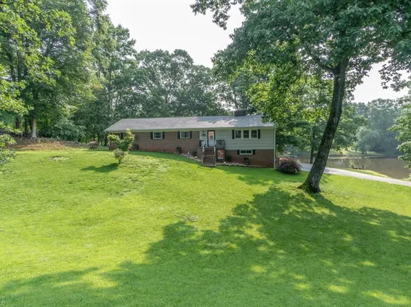 3421 Stimpson Dr, Pfafftown, NC 27040