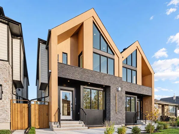 2216 W 35th St SW, Calgary, AB T3E 2X8