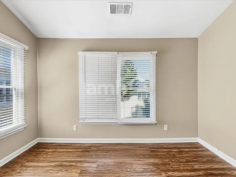 3374 Hunters Point Rd — Photo 12