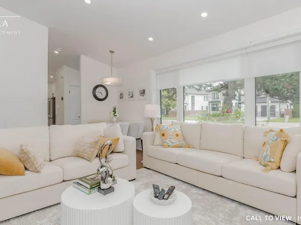 523 Pinegrove Rd #1, Oakville, ON L6K 2C2
